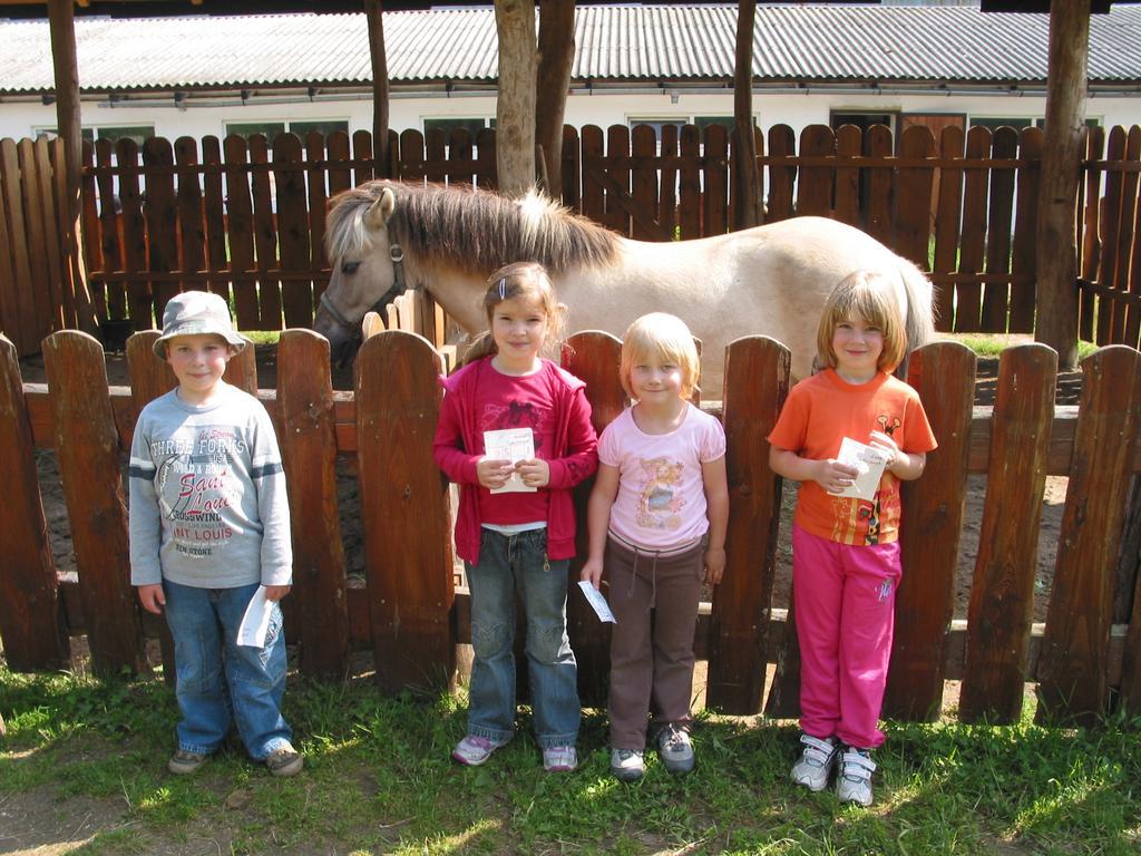 Zoopark Zelcin Villa Melnik Luaran gambar