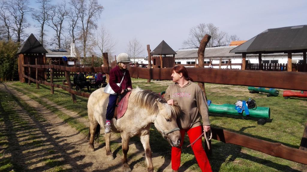 Zoopark Zelcin Villa Melnik Luaran gambar