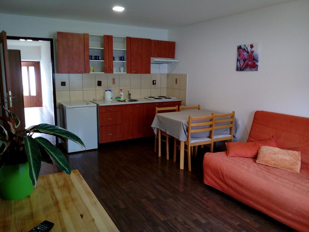 Zoopark Zelcin Villa Melnik Luaran gambar